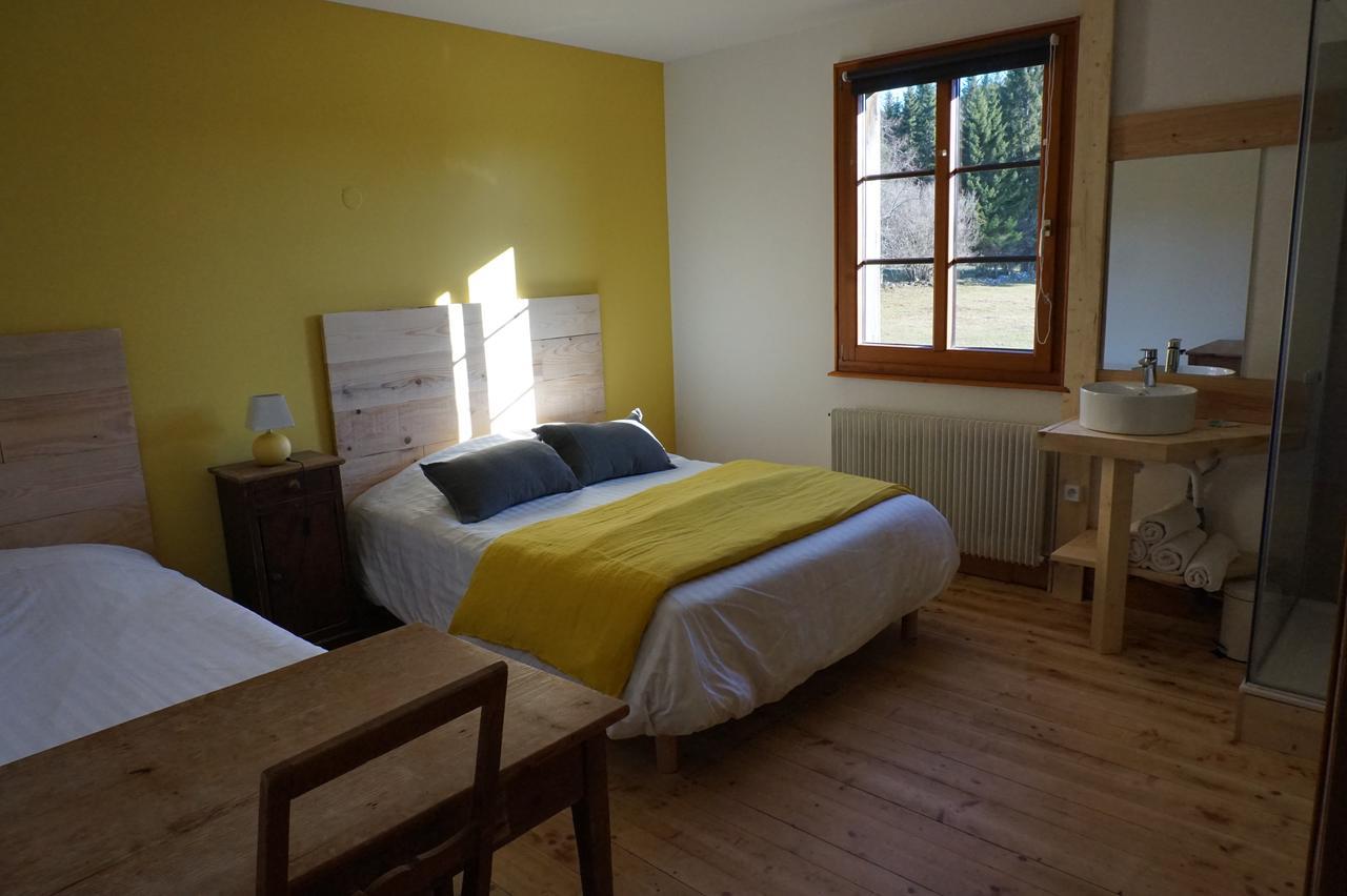 Auberge De La Perdrix Hauterive-la-Fresse 외부 사진
